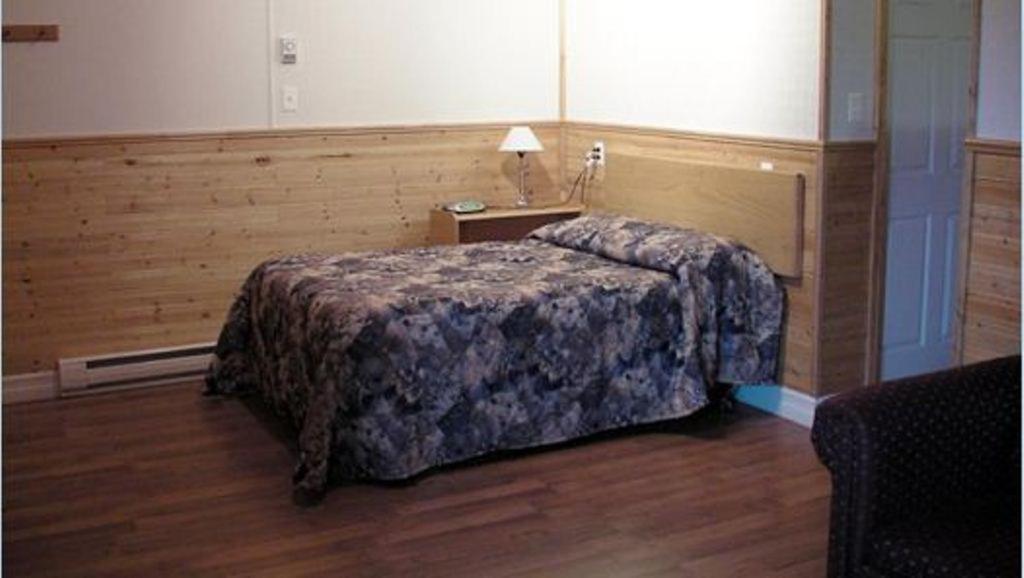 Dockside Motel St. Barbe 외부 사진